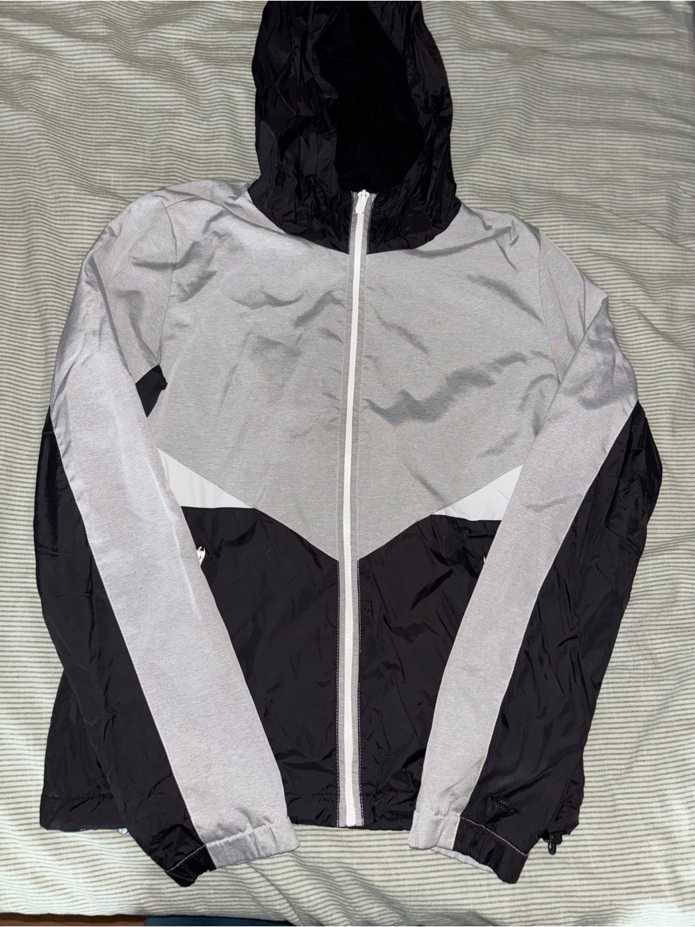 Colour block windbreaker jacket size small *FLAW*